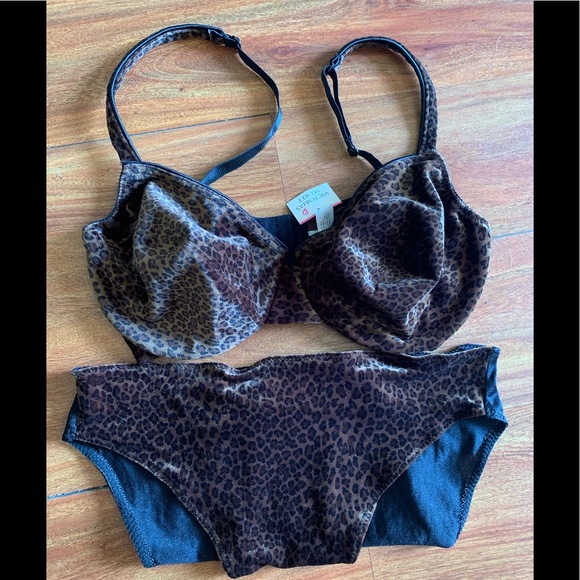 Victoria's Secret Other - 😍Victoria’s Secret Bra and Panty Set
